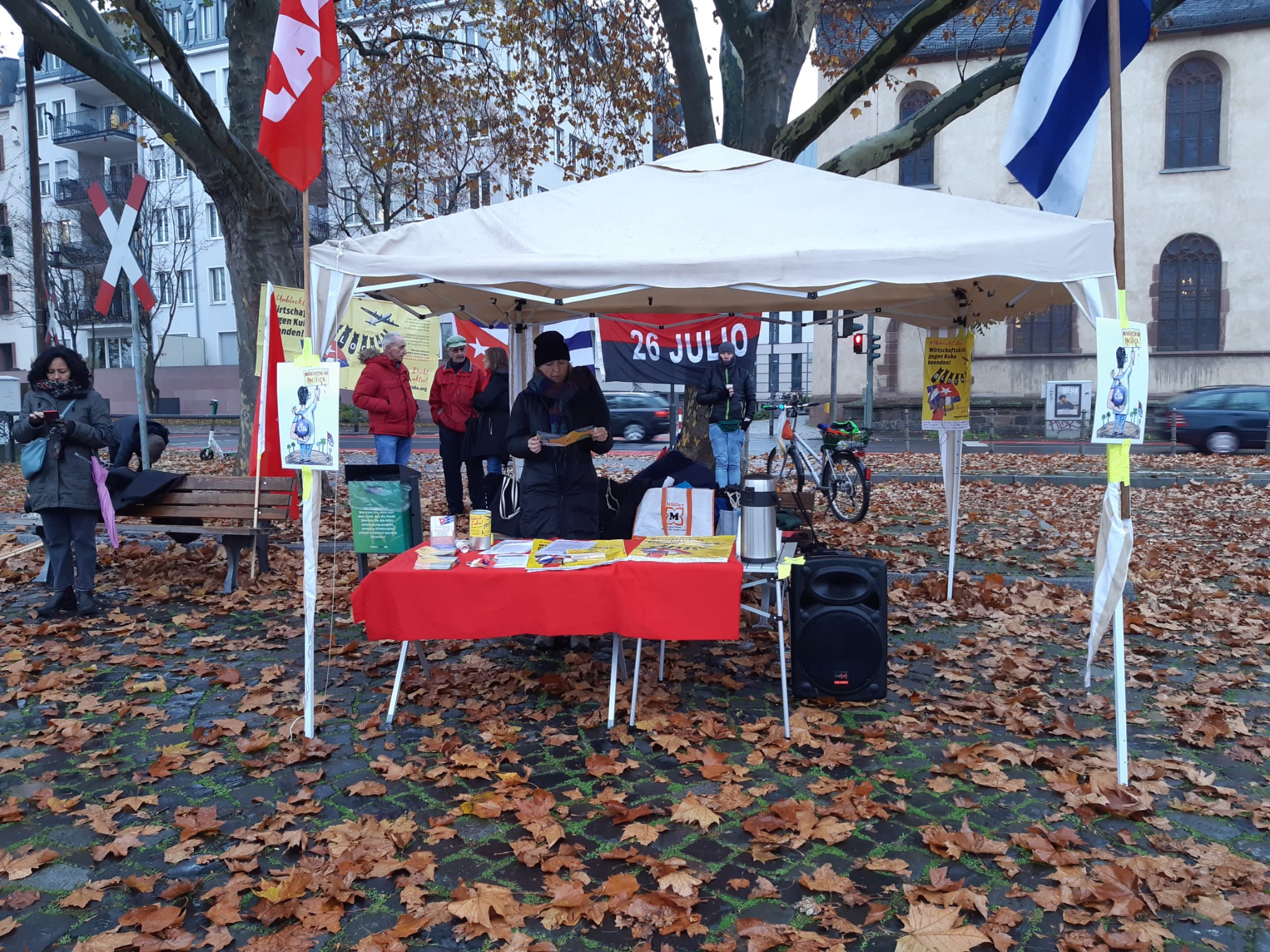 Infostand: Hände weg  von Kuba