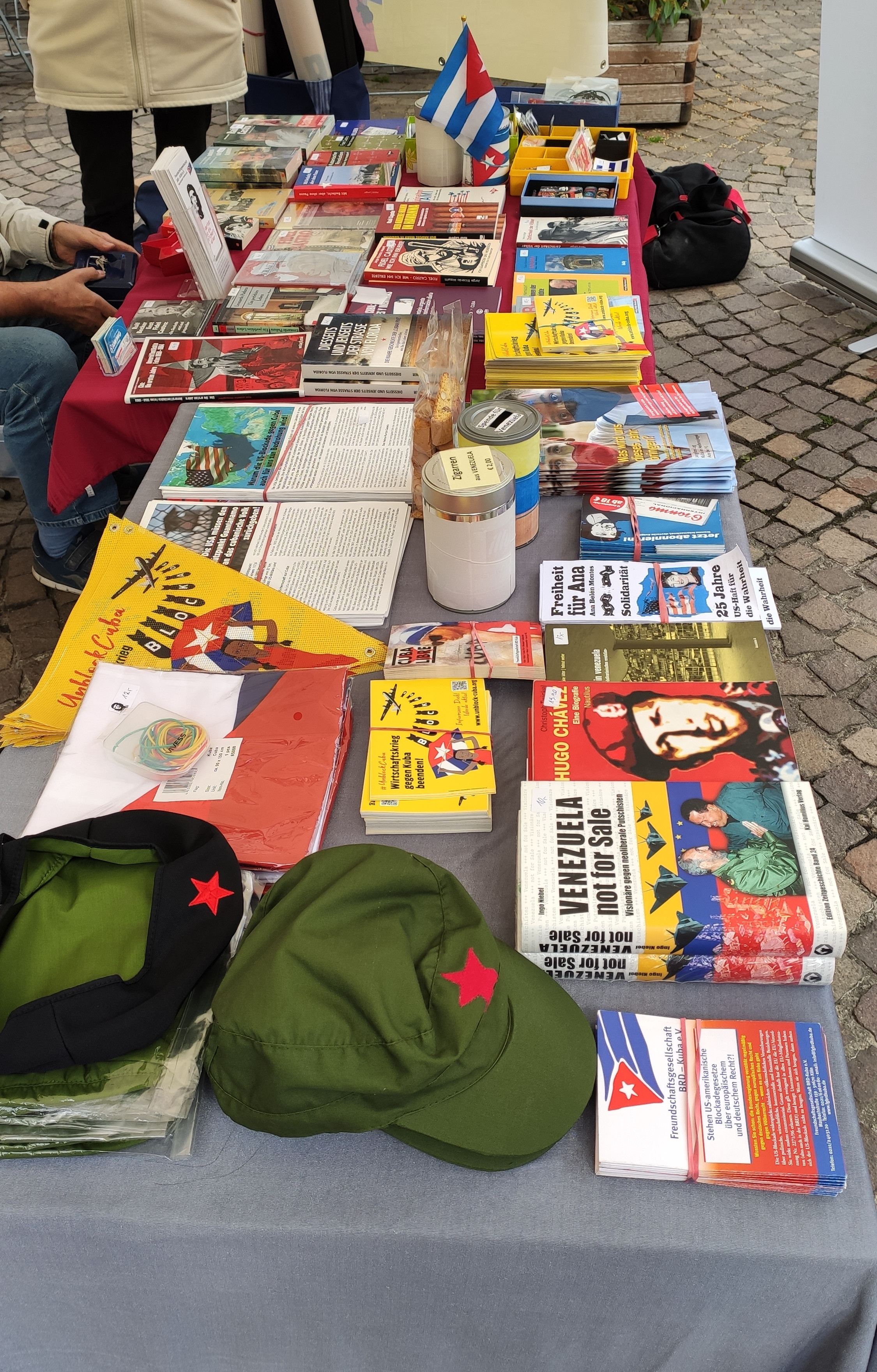 1. Mai Büchertisch