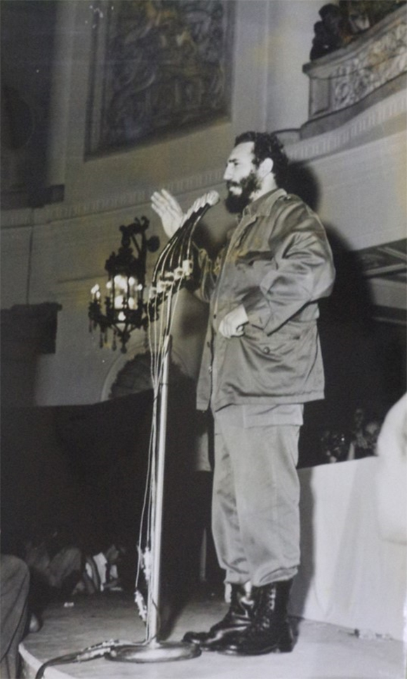 Fidel Castro bei der Einweihung des Pionierpalastes