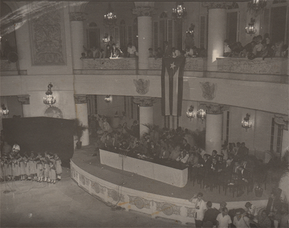 Fidel Castro bei der Einweihung des Pionierpalastes