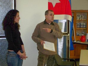 Der cubanische Gesandte und Leiter der Außenstelle Bonn, Lic. José Carlos Rodríguez Ruiz mit
         Übersetzerin Vanessa Gómez Hernández