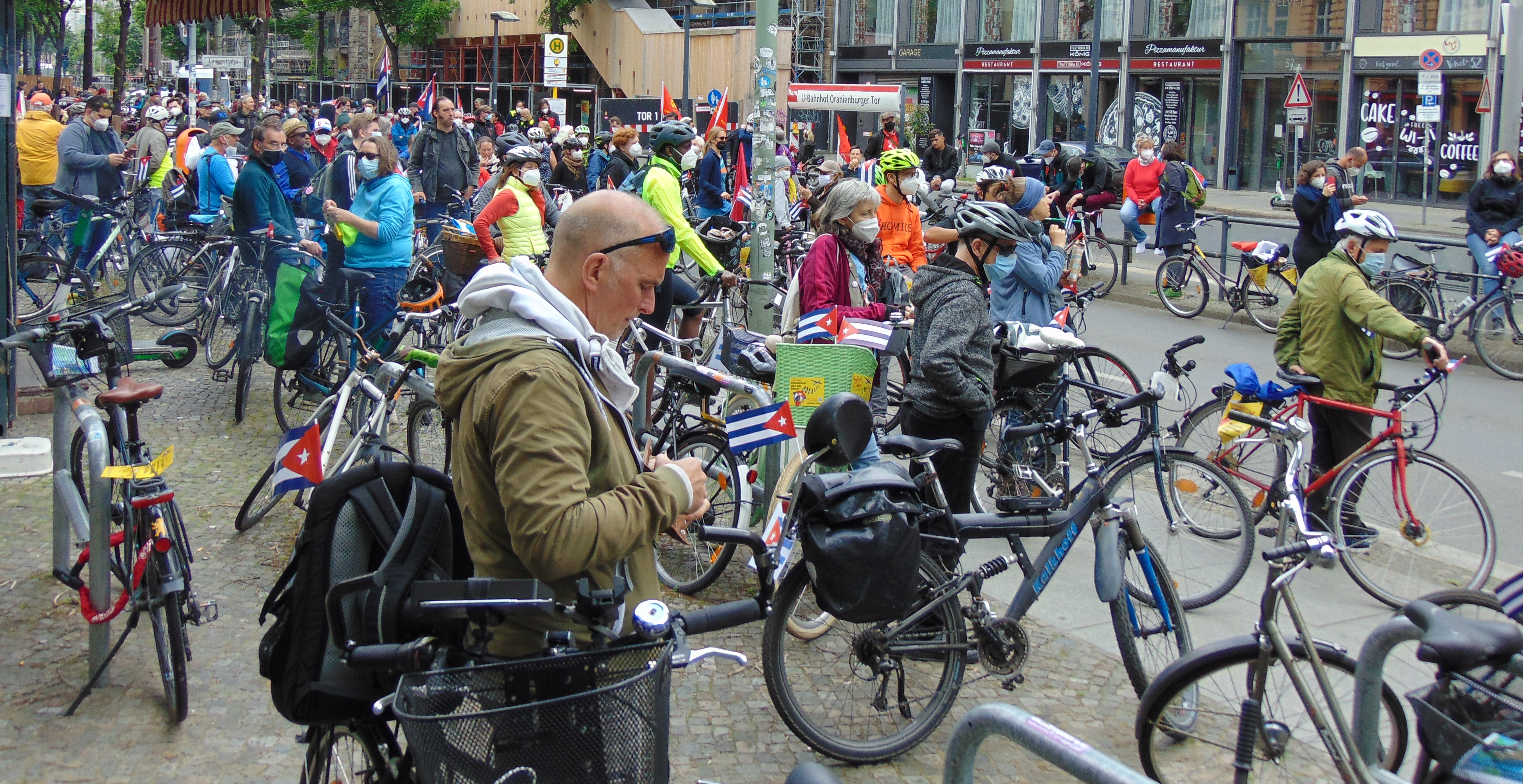 Unblockcuba-Fahrraddemo Kundgebung