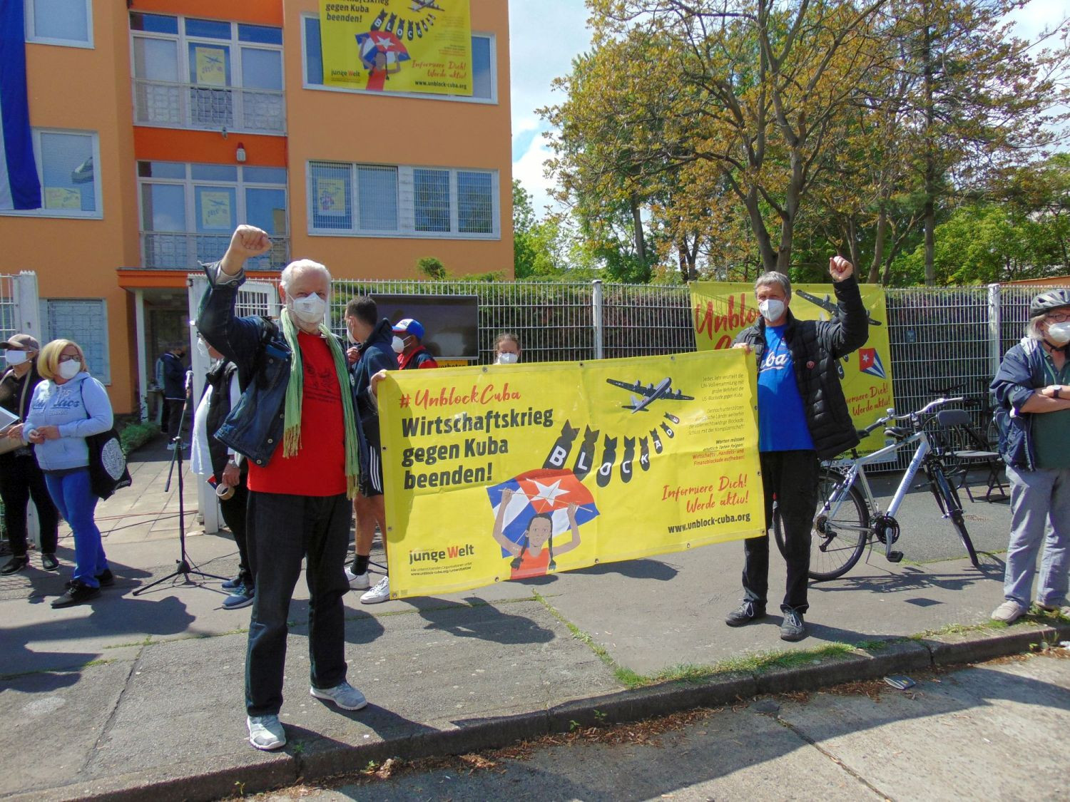 Fahrraddemo von der Kubanischen Botschaft zum Brandenburger Tor