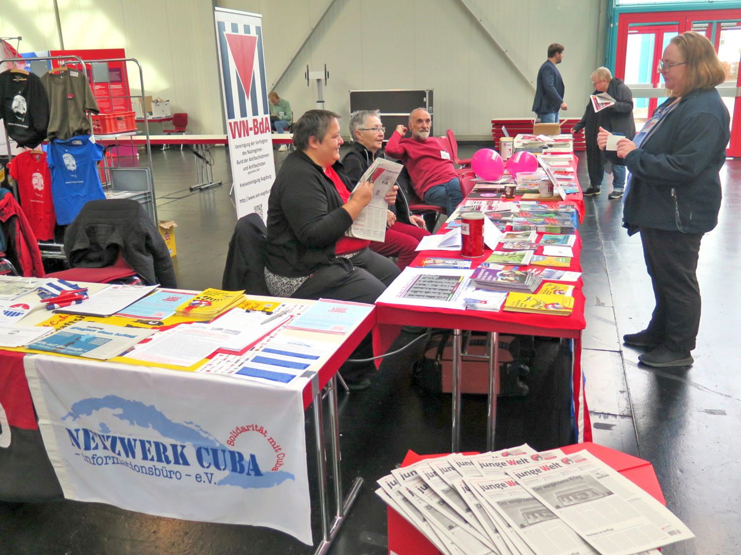 Kuba-infostand auf dem Parteitag Die LInke