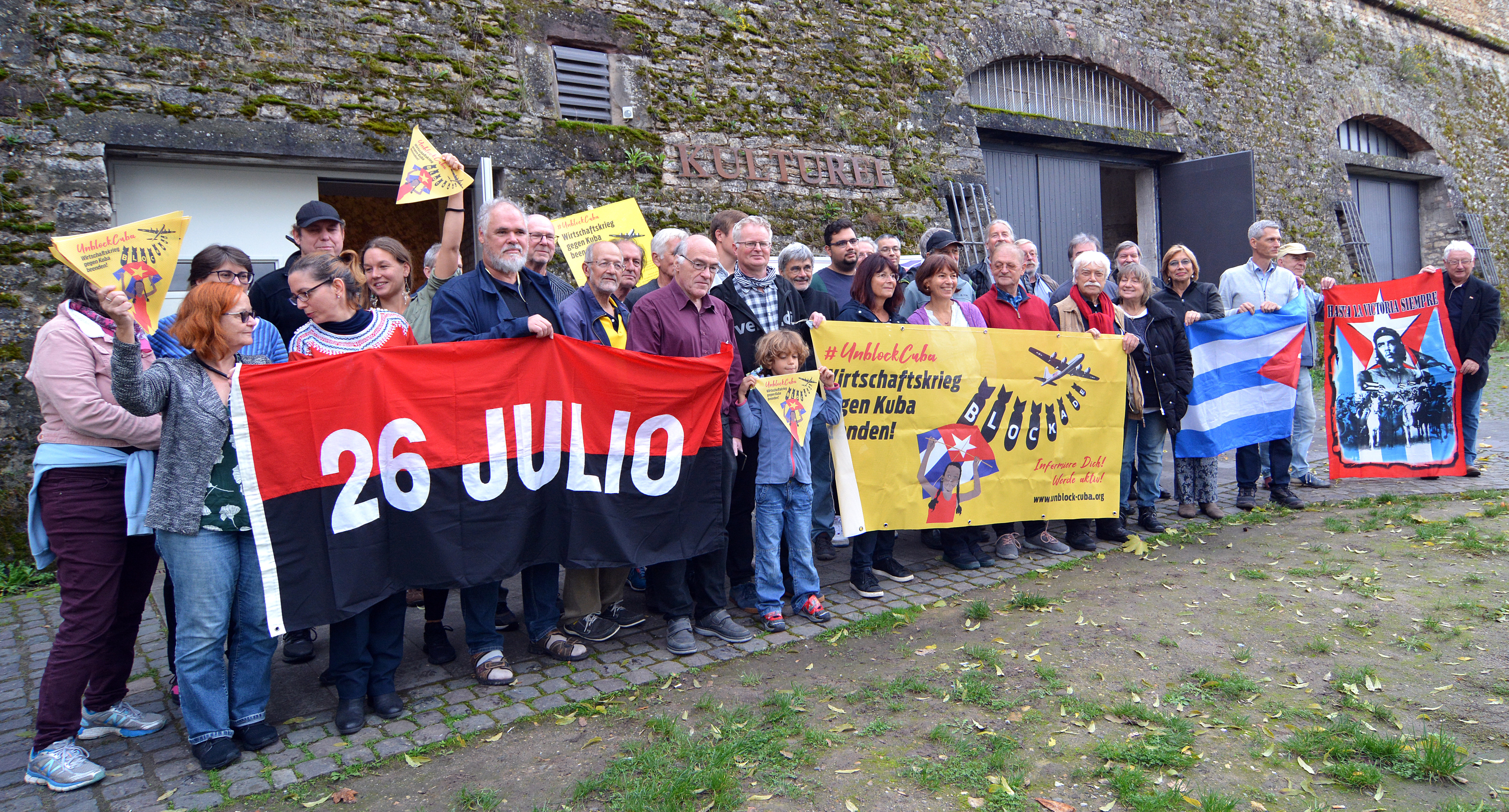 Die Delegierten vor der Mainzer Zitadelle