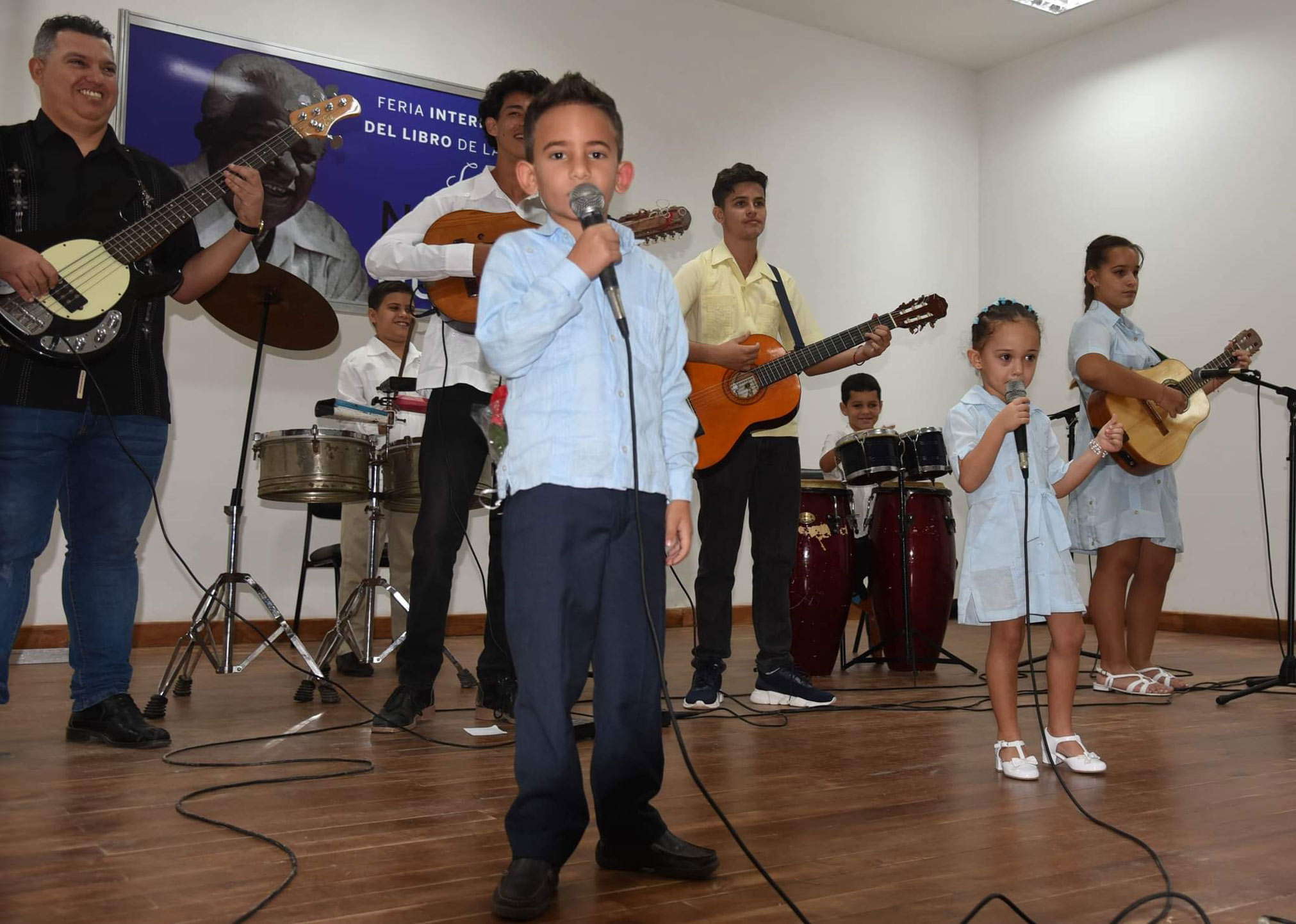 Kinder auf der Buchmesse in Havanna