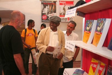 Stand des Berliner B�ro Buchmesse Havanna 