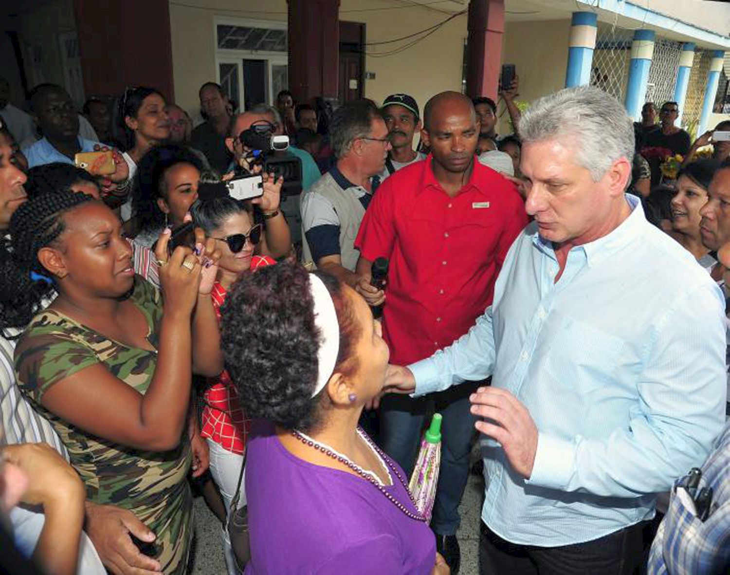 Díaz-Canel Bermúdez, besucht einen Stadtteil Havannas