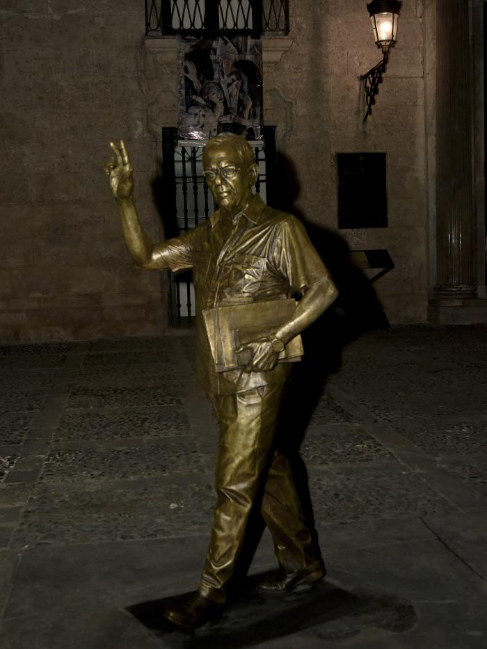 Bronzestatue Eusebio Leal