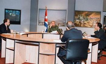 Fidel Castro bei Mesa Redonda 2003