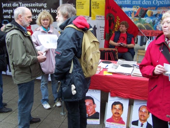 Infostand, der Freundschaftsgesellschaft BRD-Kuba, Krisendemo Essen, 20. März 2010