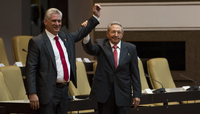 Staatspräsident Miguel Diaz Canel und Parteichef Raúl Castro