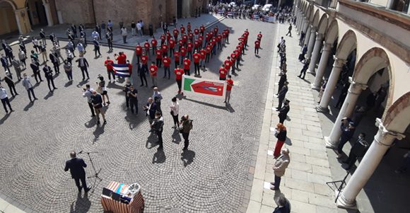 Hommage an die kubanische Ärztebrigade Henry Reeve in Crema