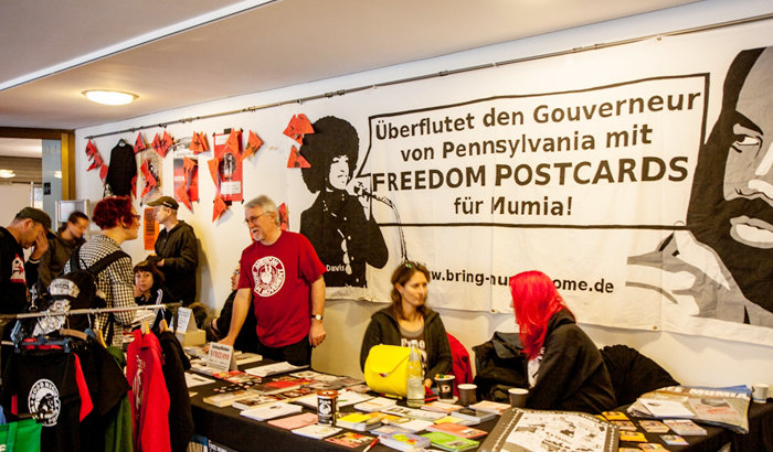 Mumia Abu Jamal, Infostand auf der Rosa-Luxemburg-Konferenz 2017