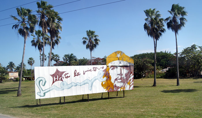 Che Guevara grüßt von einer Tafel