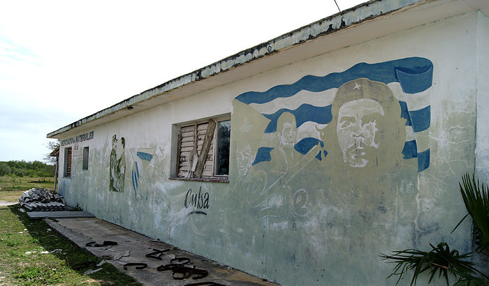 Wandbilder an einem Haus in Playa Girón
