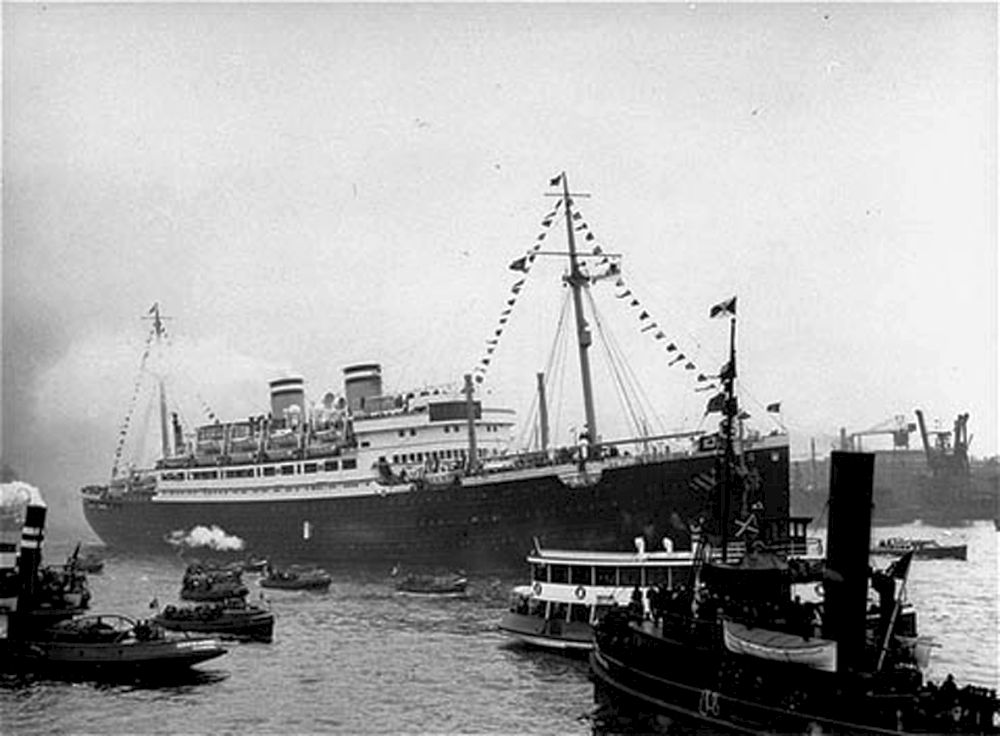 Die St. Louis im Hafen von Hamburg