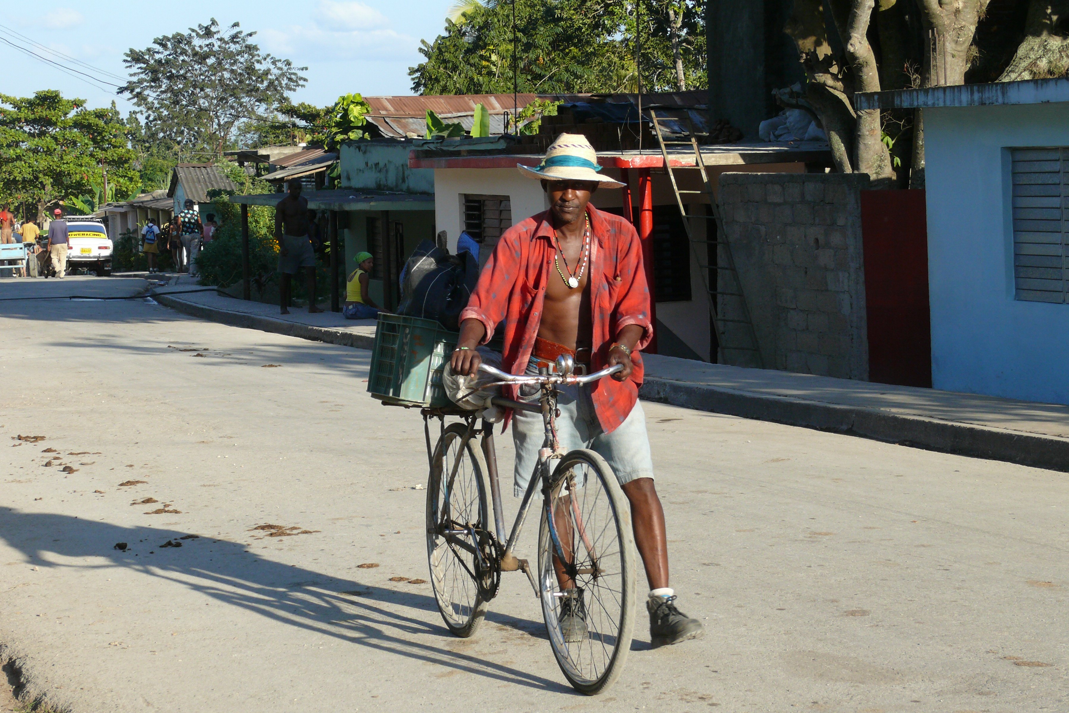 Tigi con bicicleta an la Maya