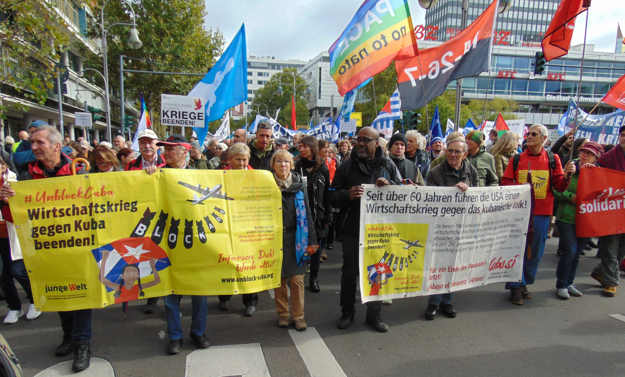 Kubasolidarität auf der Friedensdemonstration am 3. Oktober 2024 in Berlin