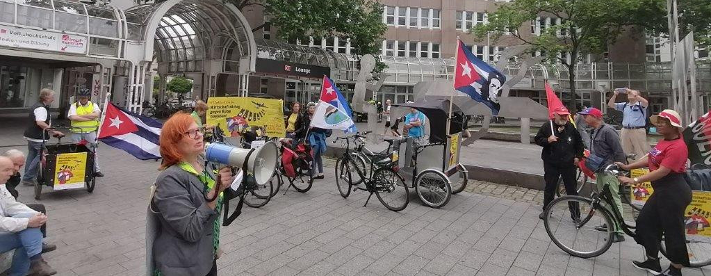 Fahrraddemo und Kundgebungen – Auftakt zur Kampagne #UnblockCuba 22 3 20220611 fahrraddemo auftakt