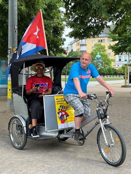 Fahrraddemo und Kundgebungen – Auftakt zur Kampagne #UnblockCuba 22 6 20220611 fahrraddemo rikscha