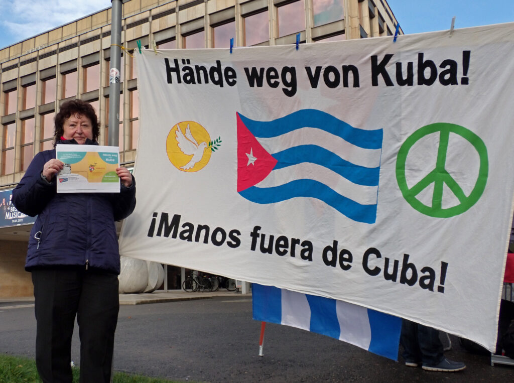 20211113 manos fuera de cuba