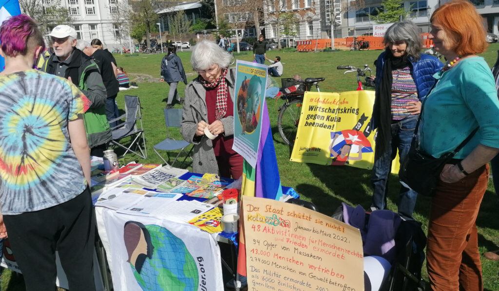 20220418 ostermarsch infotisch