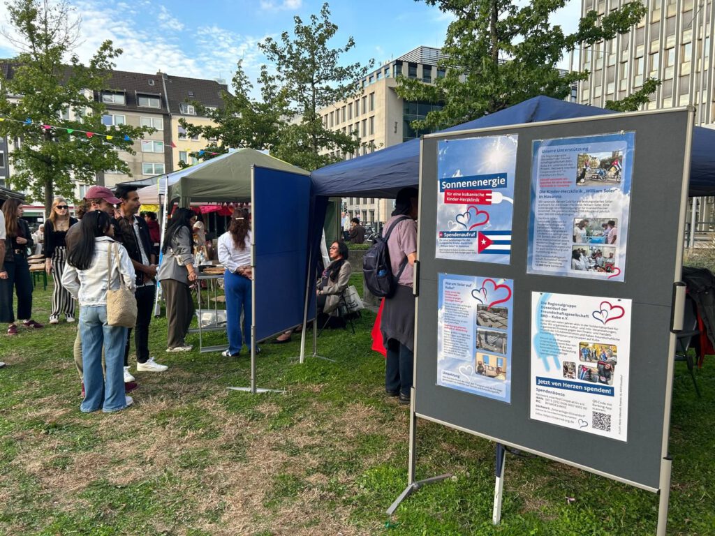 12.9.26, Lateinamerikanisches Straßenfest “Hola mi gente” auf dem Düsseldorfer Kirchplatz 5 img 20260913 wa00083064404347673435497