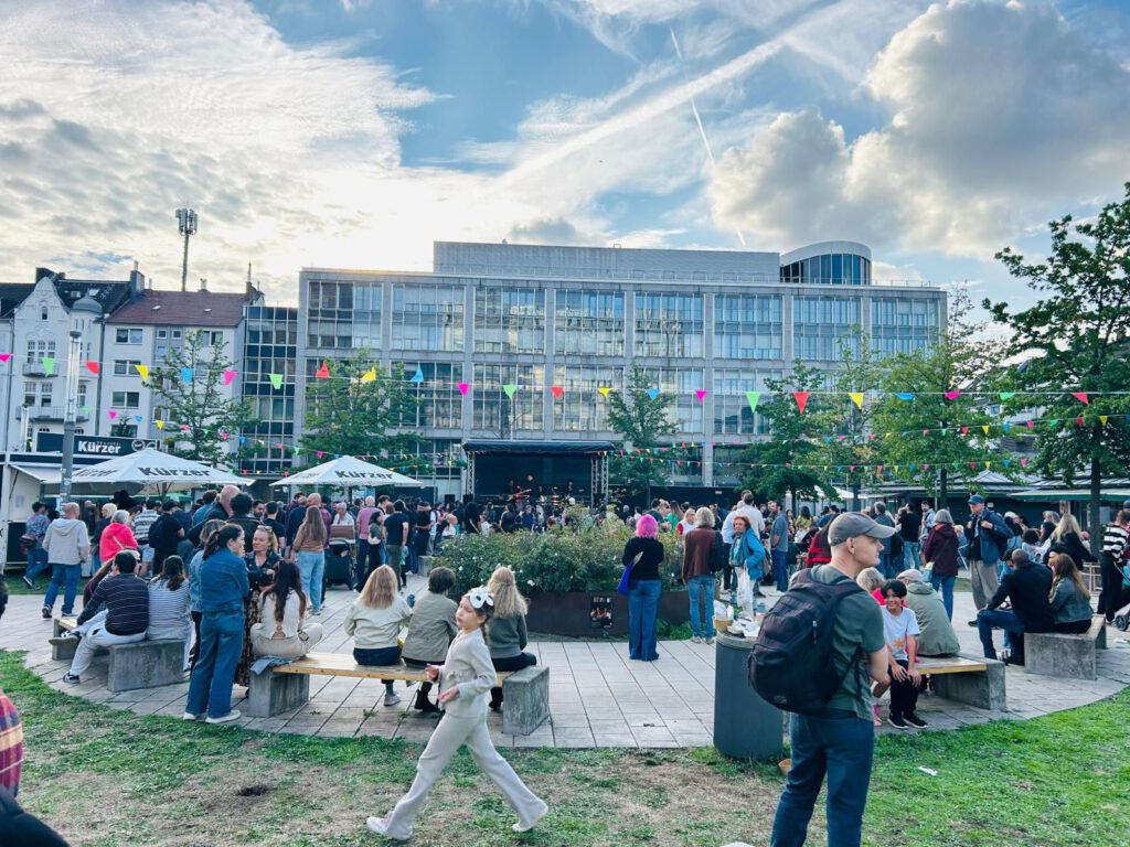 12.9.26, Lateinamerikanisches Straßenfest “Hola mi gente” auf dem Düsseldorfer Kirchplatz 6 img 20260913 wa00108096659803262897776
