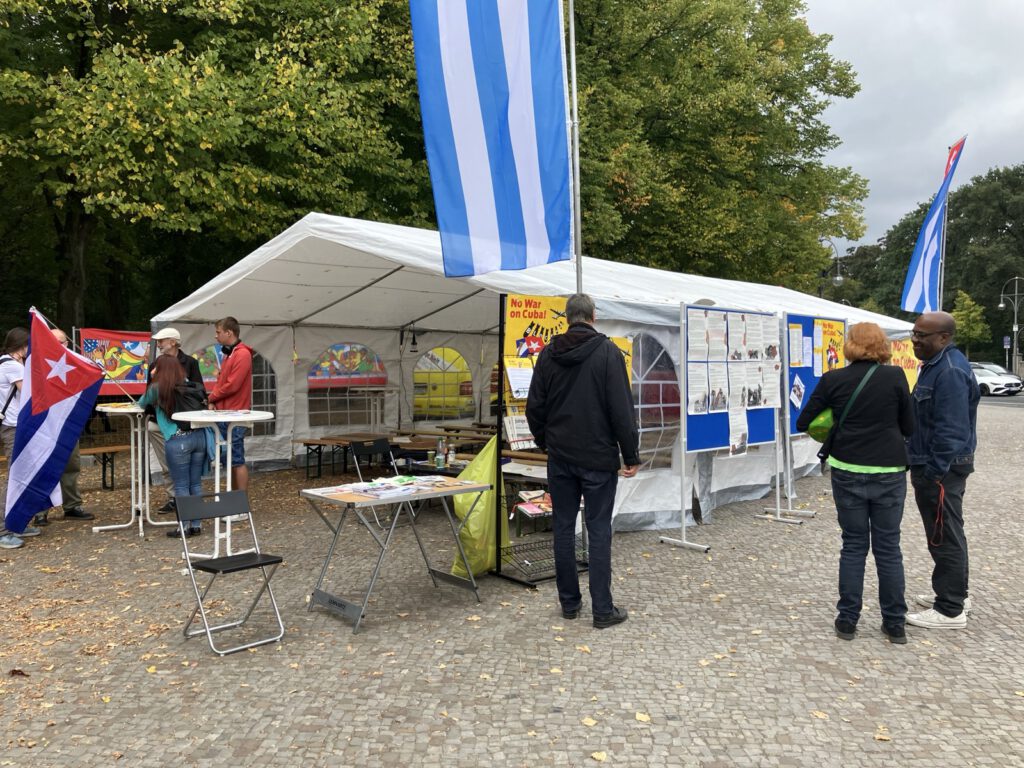 12.-19.9.26 Protestwache „No War on Cuba!“ vor der US-Botschaft am Brandenburger Tor 19 signal 2026 09 13 22 28 53 421 1