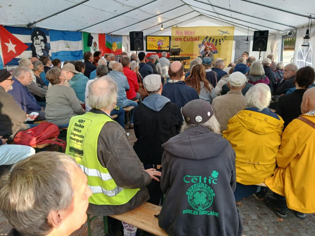 12.-19.9.26 Protestwache „No War on Cuba!“ vor der US-Botschaft am Brandenburger Tor 20 signal 2026 09 16 22 55 01 0287150211740759896980