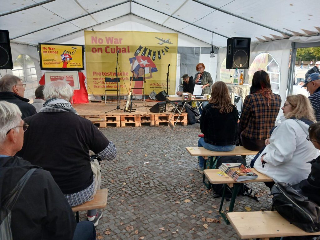 12.-19.9.26 Protestwache „No War on Cuba!“ vor der US-Botschaft am Brandenburger Tor 33 signal 2026 09 17 21 39 26 089 16732465802068724186