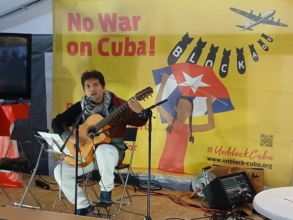 12.-19.9.26 Protestwache „No War on Cuba!“ vor der US-Botschaft am Brandenburger Tor 36 signal 2026 09 18 21 44 45 551 4