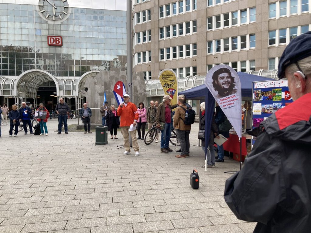 17.9.26 Kundgebung auf dem Bertha-von-Suttner-Platz nahe US-Generalkonsulat in Düsseldorf 2 Kundgebung 2268