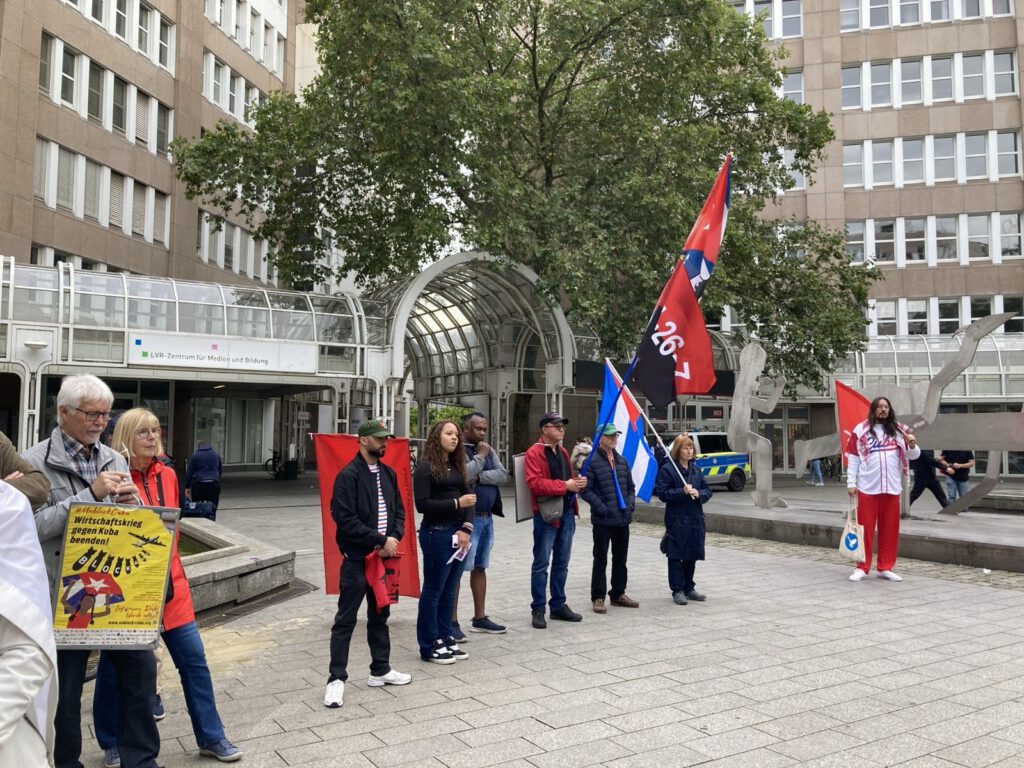 17.9.26 Kundgebung auf dem Bertha-von-Suttner-Platz nahe US-Generalkonsulat in Düsseldorf 3 Kundgebung 2270