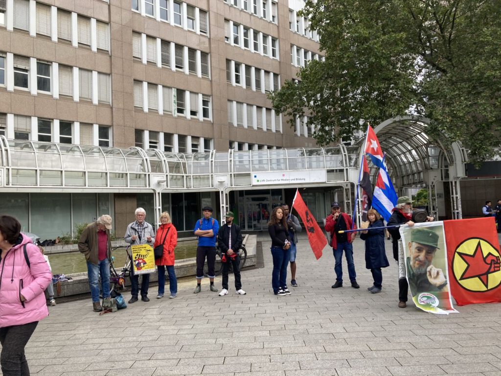 17.9.26 Kundgebung auf dem Bertha-von-Suttner-Platz nahe US-Generalkonsulat in Düsseldorf 1 Kundgebung 2272